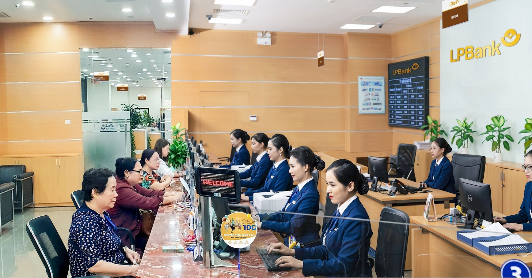 Một ngân hàng giảm tới 2.000 người trong nửa đầu năm