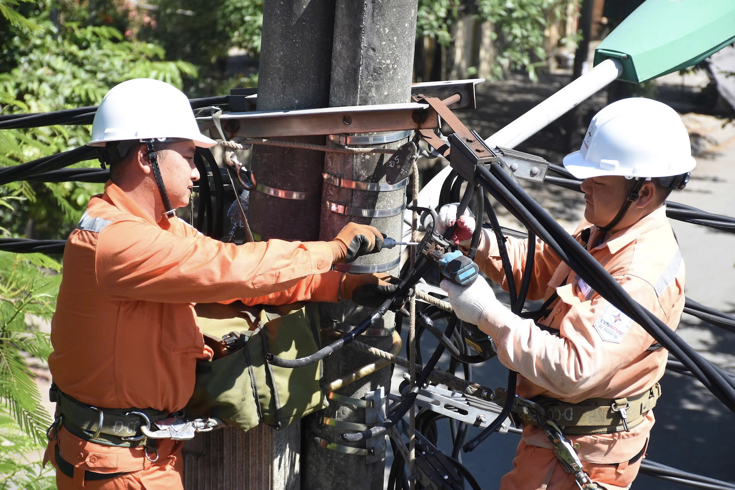 Nắng nóng thiêu đốt, Điện lực Hà Nội cấp tốc hoãn toàn bộ lịch cắt điện