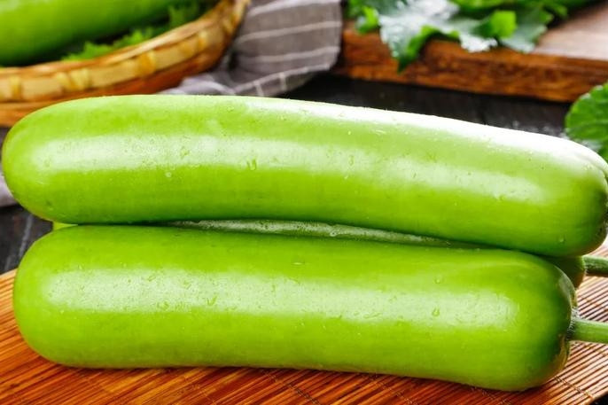 Ngất xỉu, phải đi cấp cứu sau khi ăn quả bầu có vị lạ