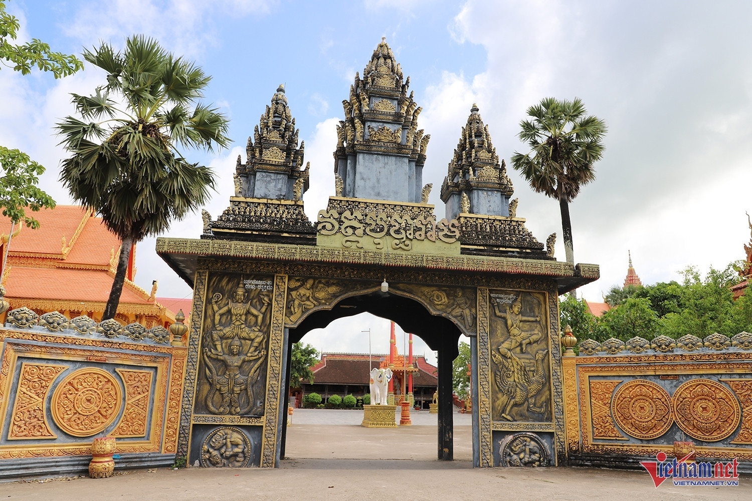 Ngôi chùa Khmer có giảng đường bằng gỗ cổ nhất miền Tây