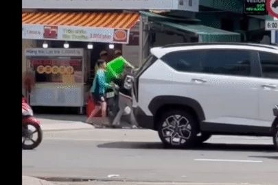 Nhóm xe ôm công nghệ ẩu đả náo loạn trên đường ở TPHCM, công an tạm giữ 5 người