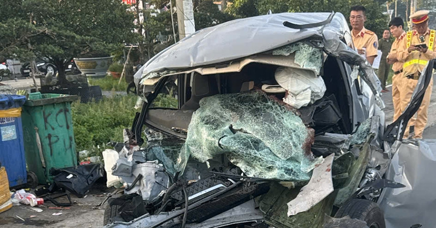 Ô tô tông mạnh vào đuôi xe tải dừng lấy rác trên quốc lộ, hai người tử vong