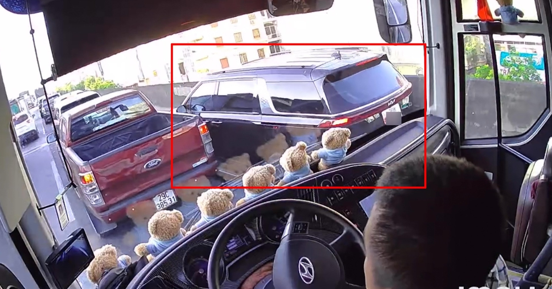 Rút chìa khóa xe khách rồi bỏ đi ở Hà Nội, người đàn ông đối diện mức phạt nào?