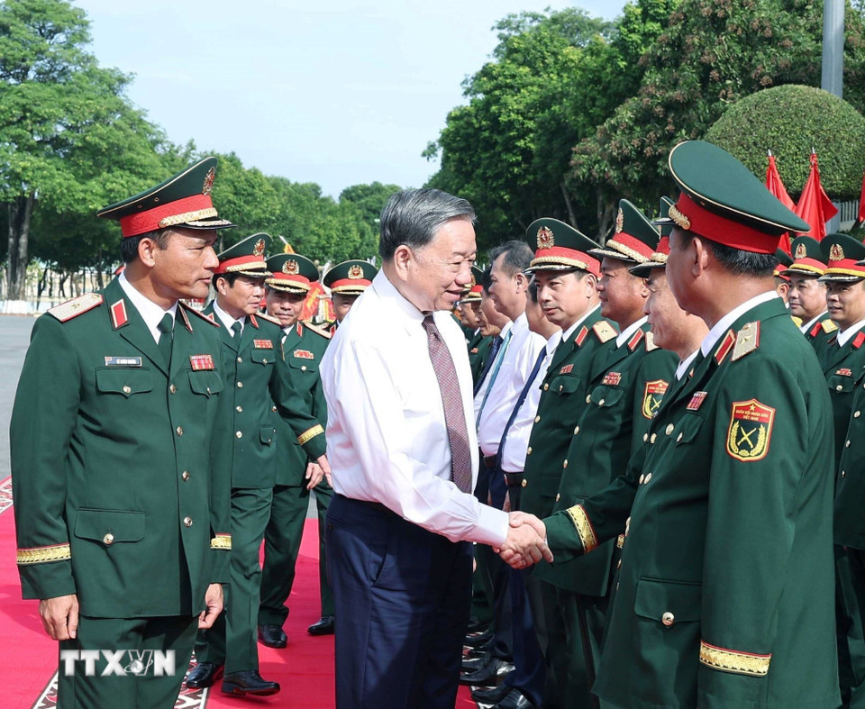 tong bi thu to lam tham va lam viec tai quan doan 12 0508 1.jpg