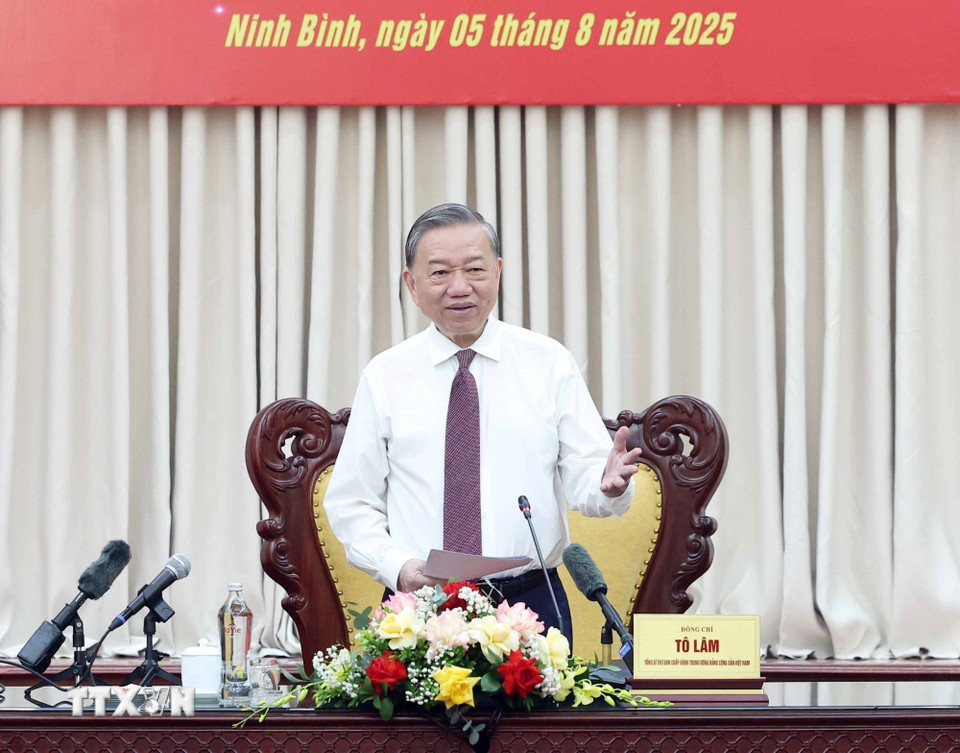 tong bi thu to lam tham va lam viec tai quan doan 12 0508 11.jpg