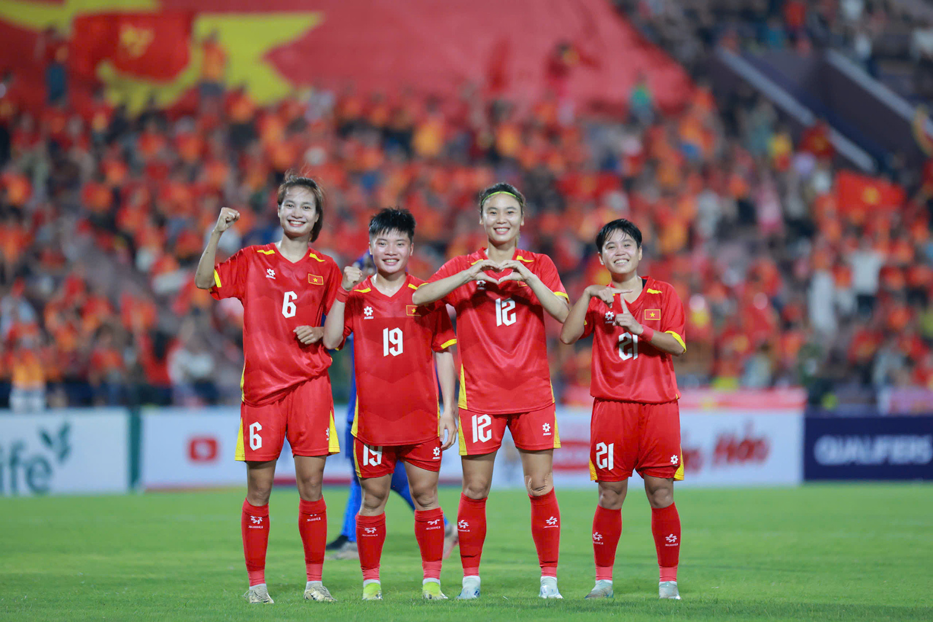 tuyen nu viet nam 1.jpg