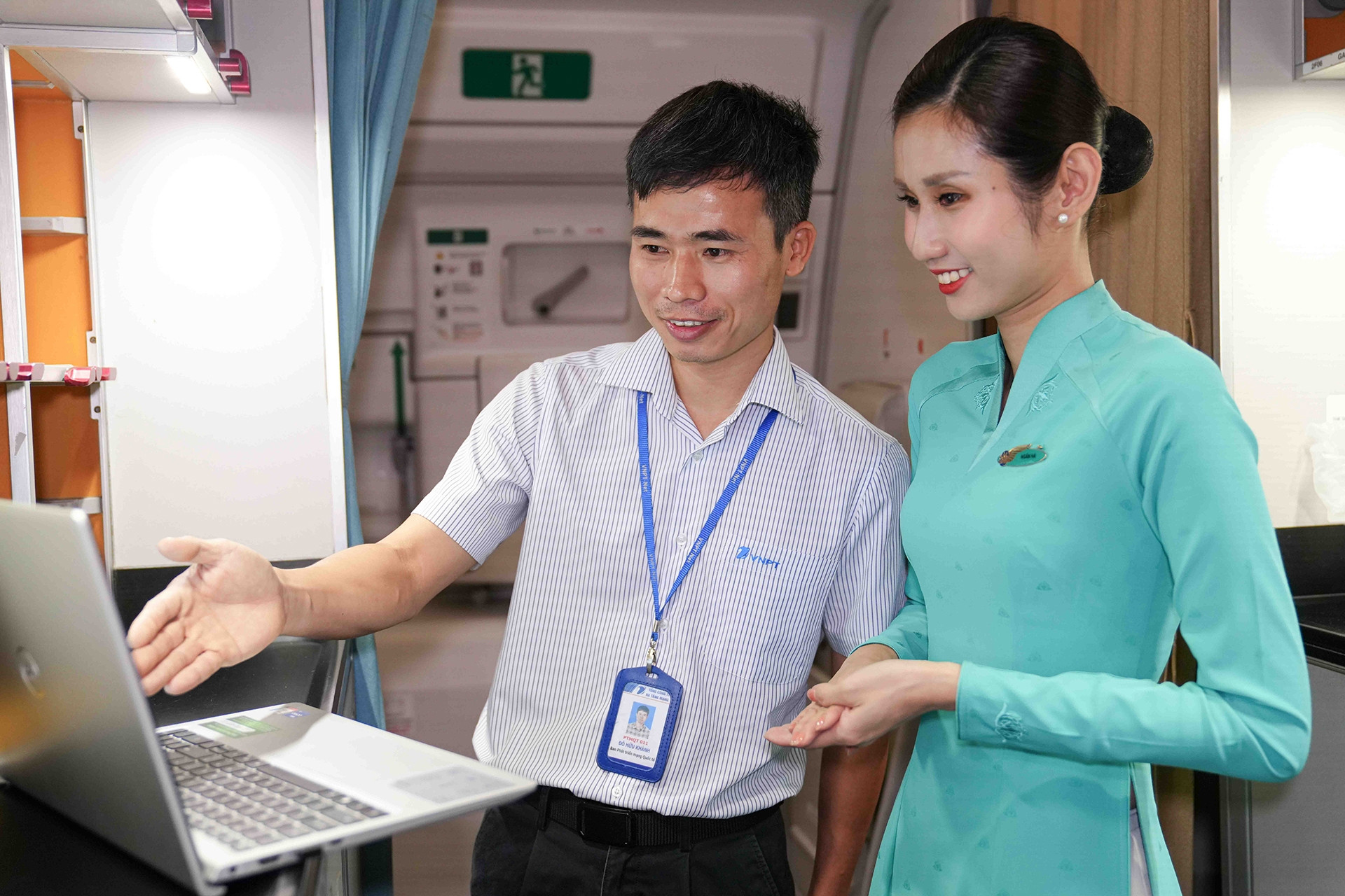 Vietnam Airlines thử nghiệm dịch vụ kết nối Internet trên máy bay