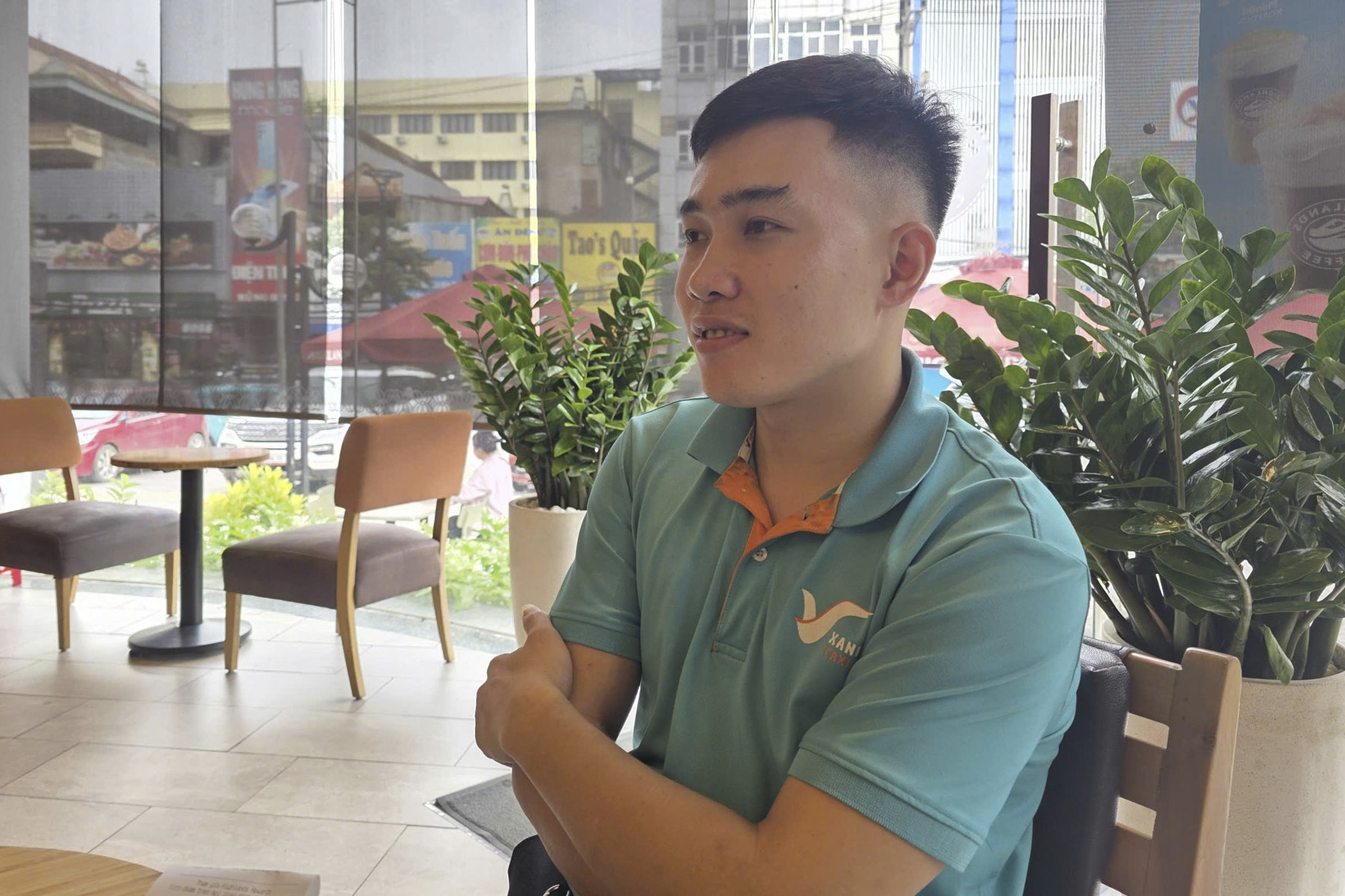 Vụ nhóm người chặn taxi, đuổi phụ nữ bế con nhỏ ra khỏi xe: Nam tài xế lên tiếng