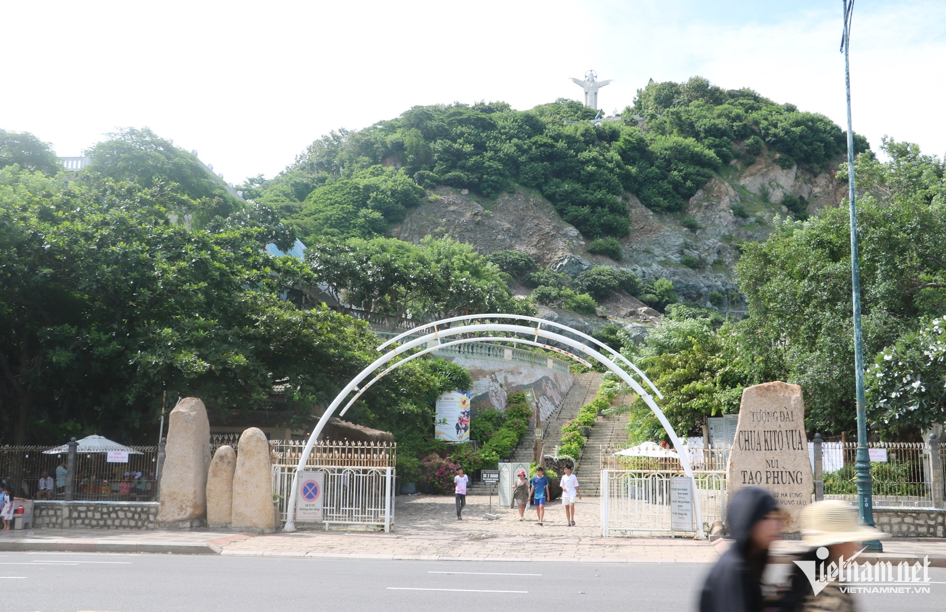 W-Ngắm tượng Chúa giang tay lớn nhất Việt Nam ở vũng tàu 5.JPG.jpg