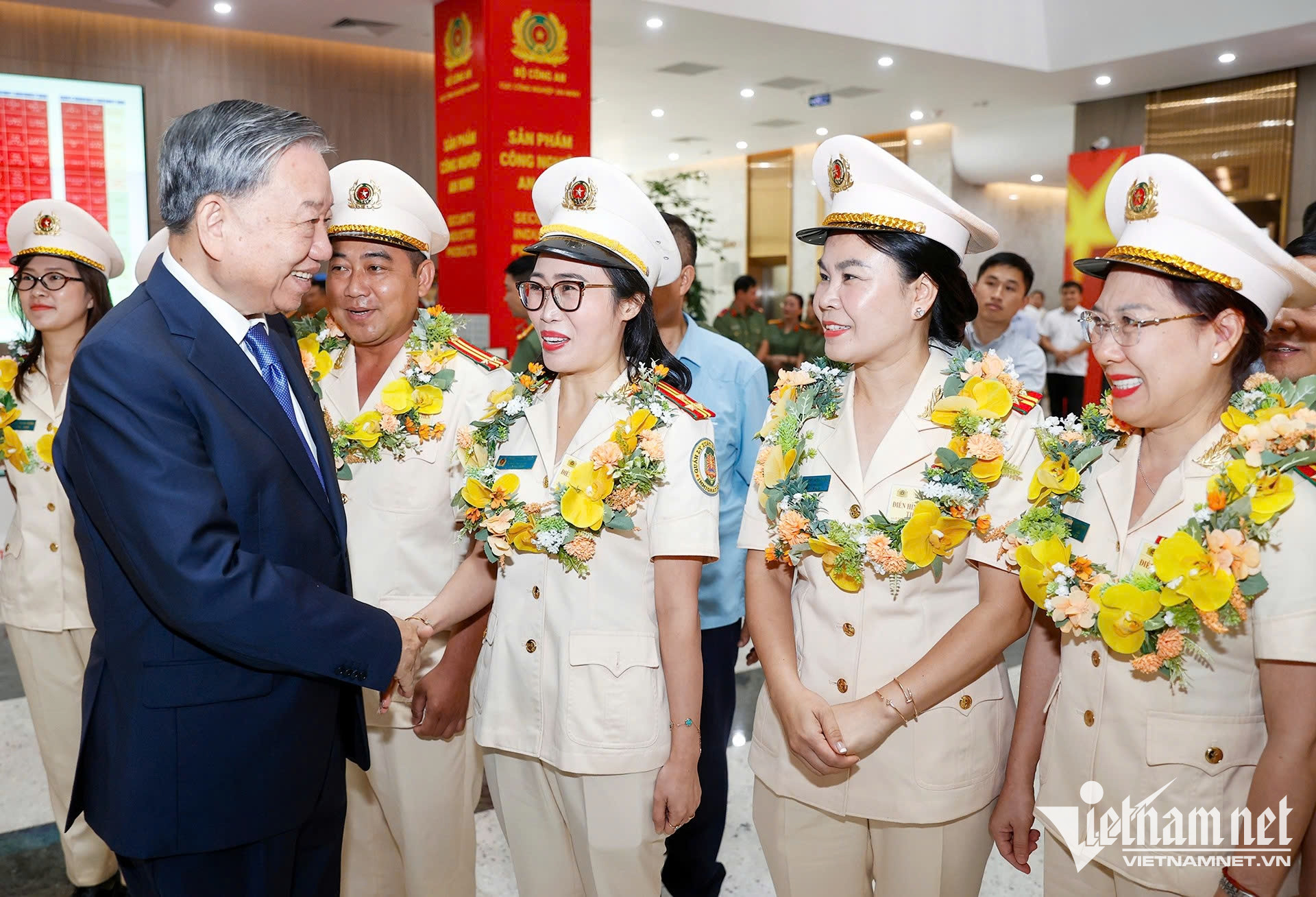 W-tong bi thu cong an 1.jpg