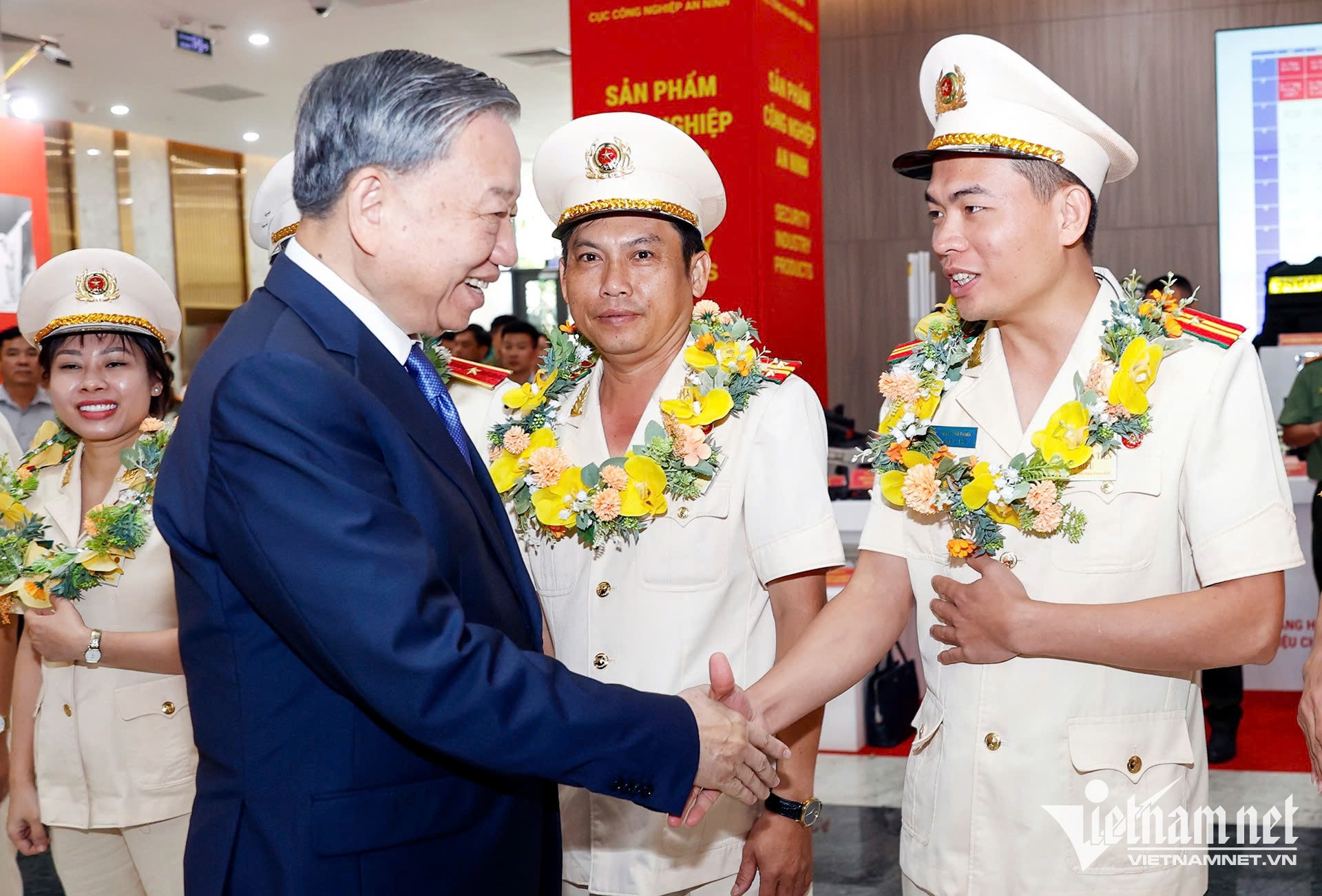 W-tong bi thu cong an.jpg