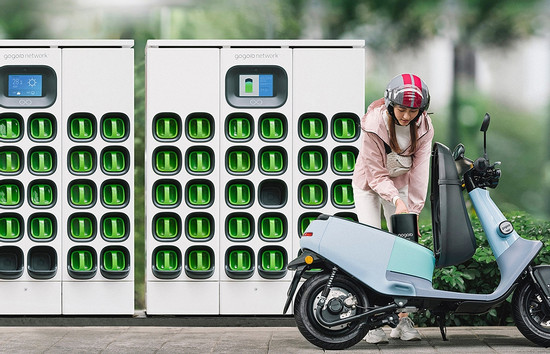 Thay thế xe xăng: Ở nơi người đi xe máy điện chỉ mất 10 giây để thay pin