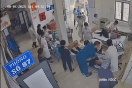 45 phút nghẹt thở cứu người đàn ông bất ngờ ngừng tim khi chờ khám bệnh