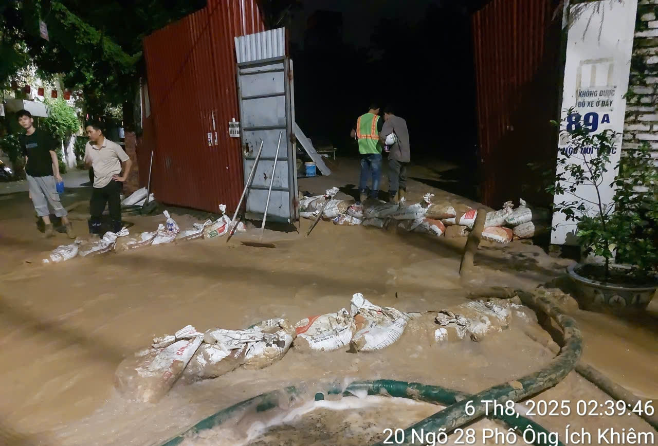 Ba lần bùn phun trào trong nửa năm và cam kết của Ban Quản lý Đường sắt đô thị Hà Nội