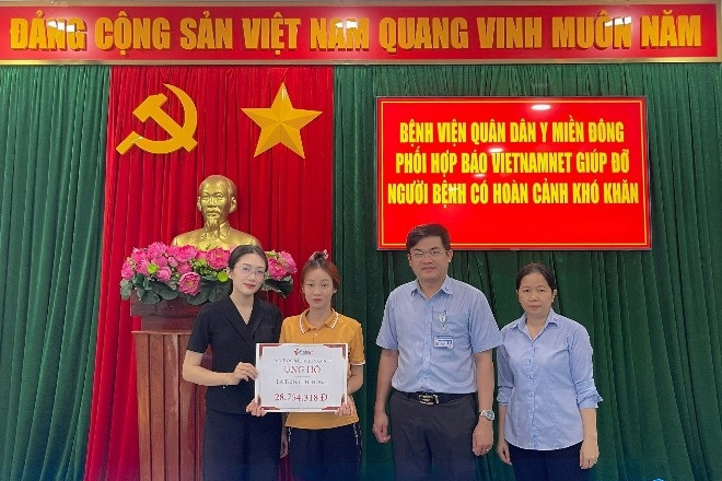 Bà Trịnh Thị Hồng được bạn đọc Báo VietNamNet giúp đỡ hơn 28 triệu đồng