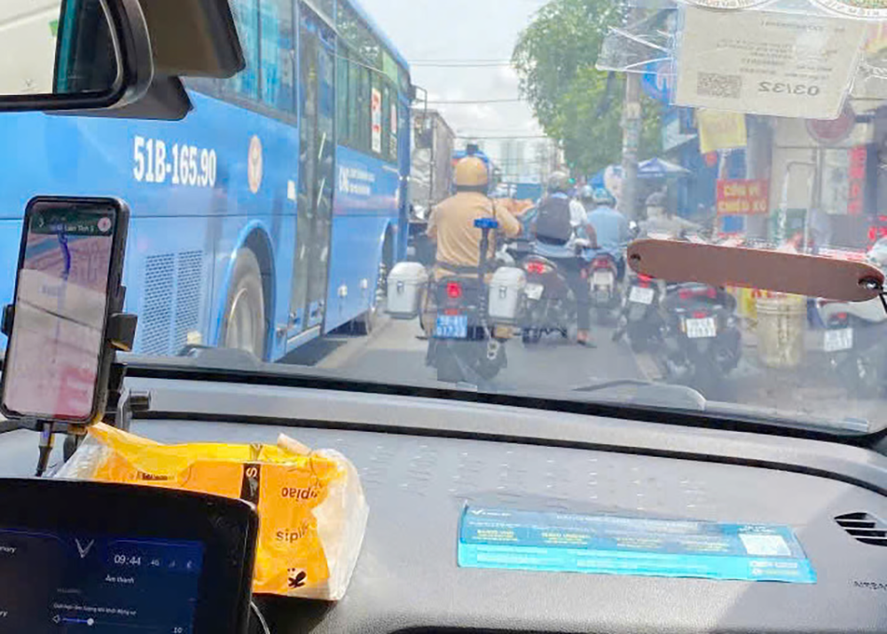 CSGT hu coi mo duong 2.png
