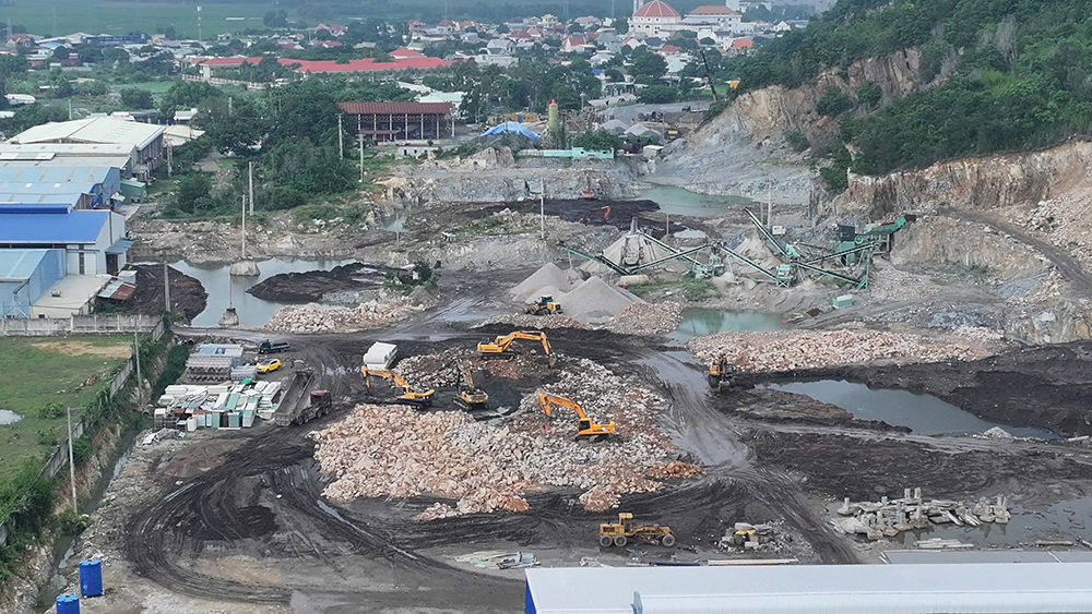 khai thac khoang san 4.png