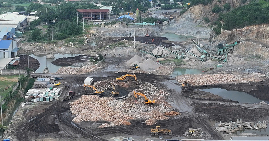 Khởi tố các doanh nhân khai thác khoáng sản trái phép tại TPHCM