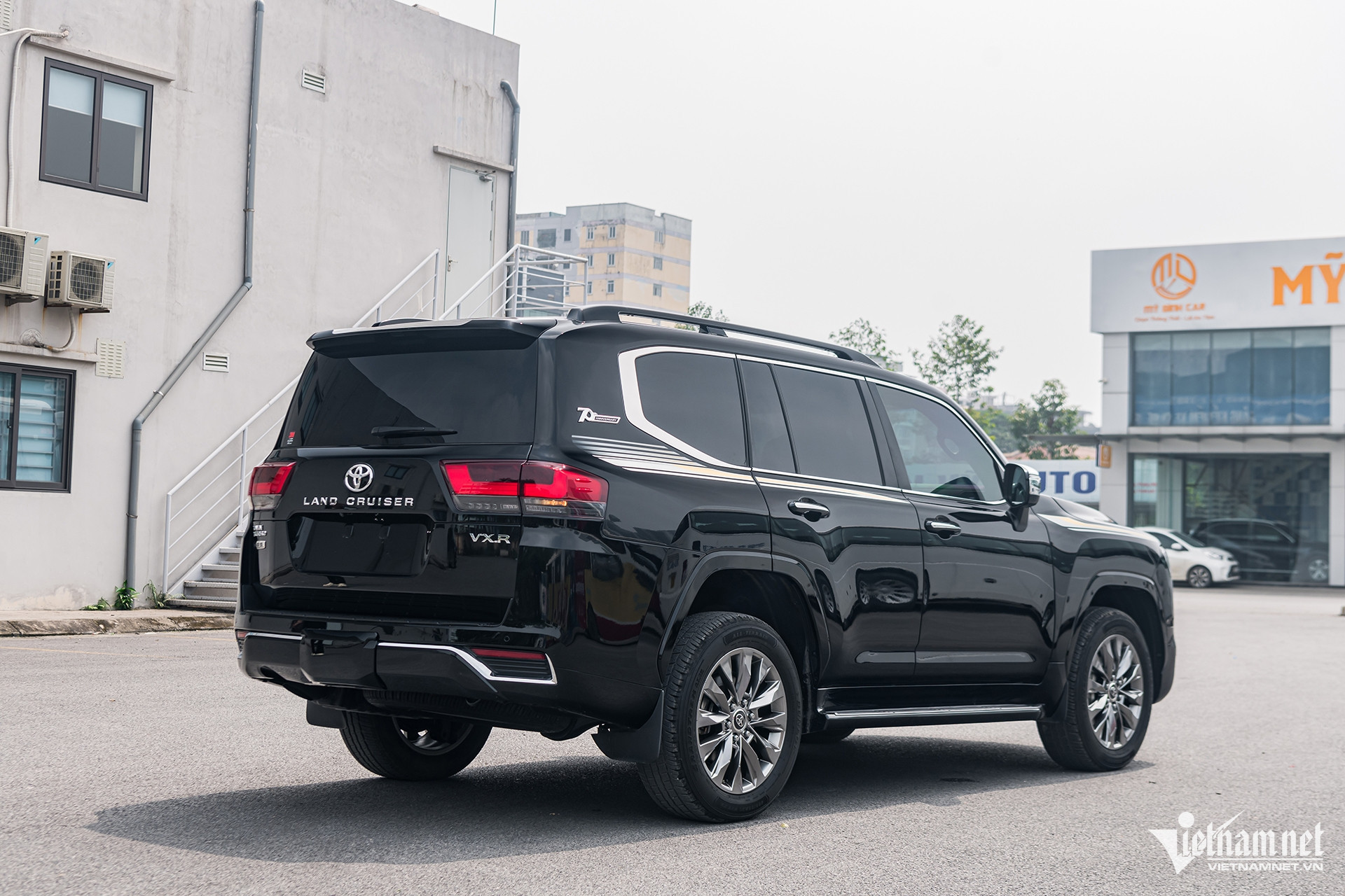 land cruiser 5.jpg