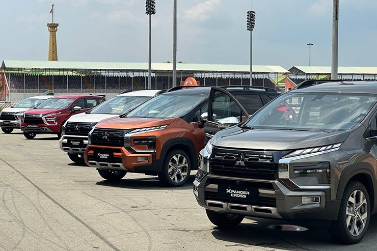 Lượng ô tô mới 'bơm' ra thị trường giảm nhẹ, liệu giá xe có sắp quay đầu?