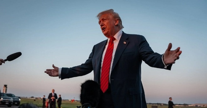 Ông Trump nói sẽ không tranh cử nhiệm kỳ 3, đùa về việc lắp tên lửa ở Nhà Trắng