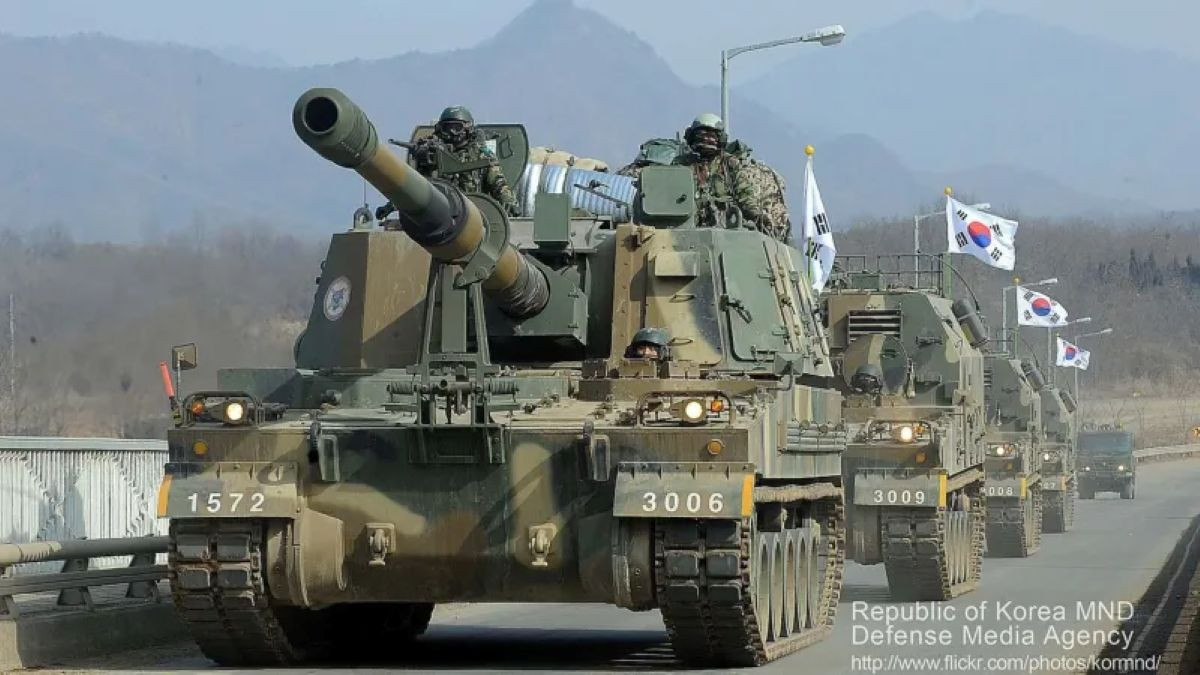Pháo tự hành K9 Thunder của Hàn Quốc.jpg