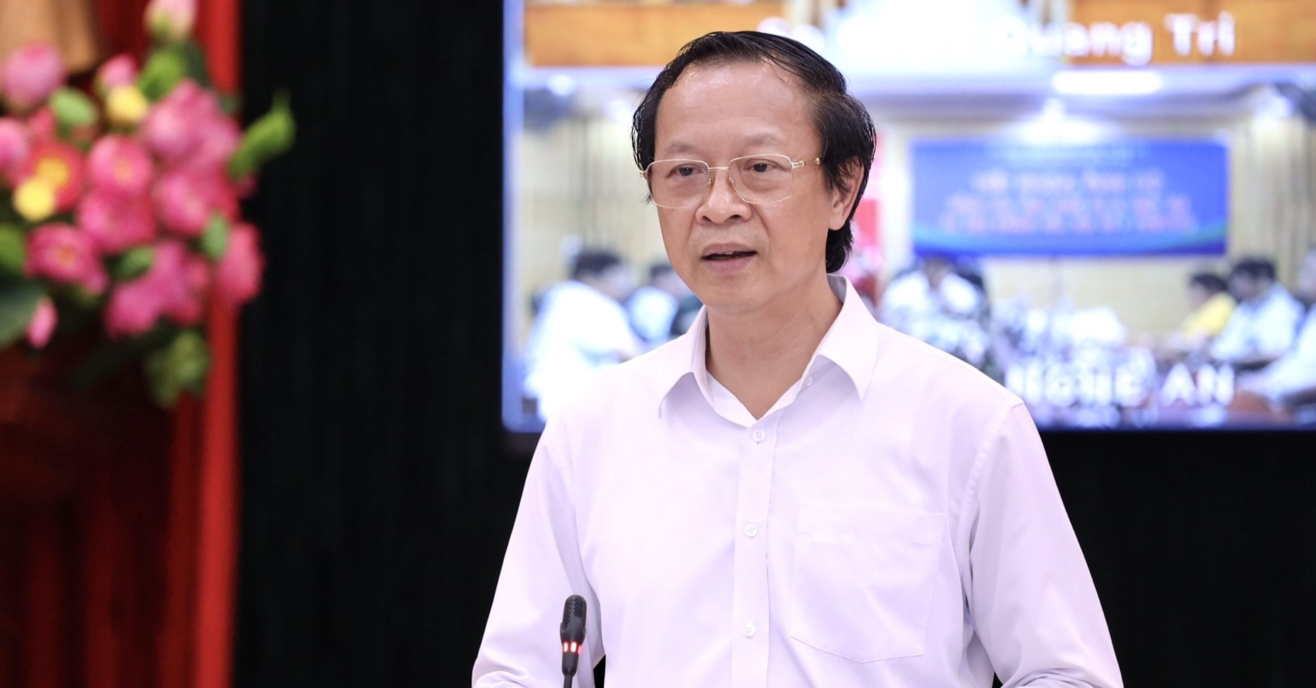 Sở GD-ĐT được quyền tuyển giáo viên, chủ tịch x...