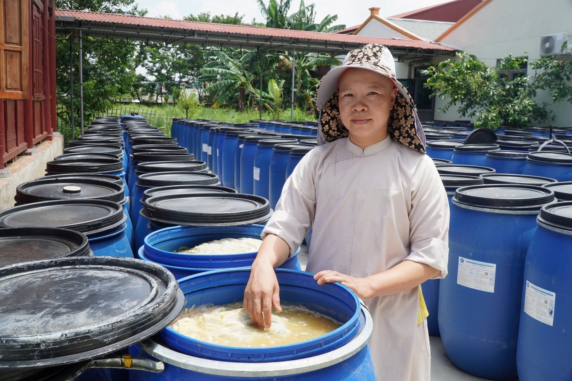 Sư thầy ở Thanh Hóa chế tạo sản phẩm dược liệu bán lấy tiền làm từ thiện