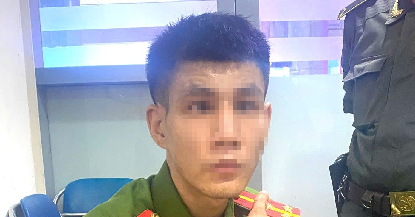 Tạm giữ nam thanh niên giả danh công an, mặc quân phục vào sân bay Đà Nẵng
