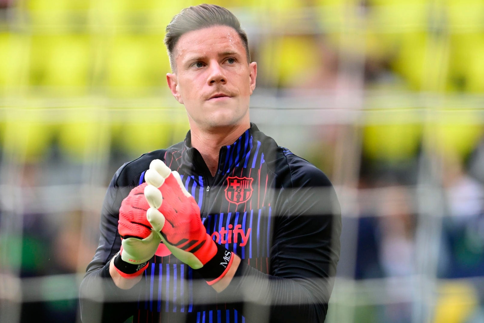 Ter Stegen công khai khiêu khích Barca