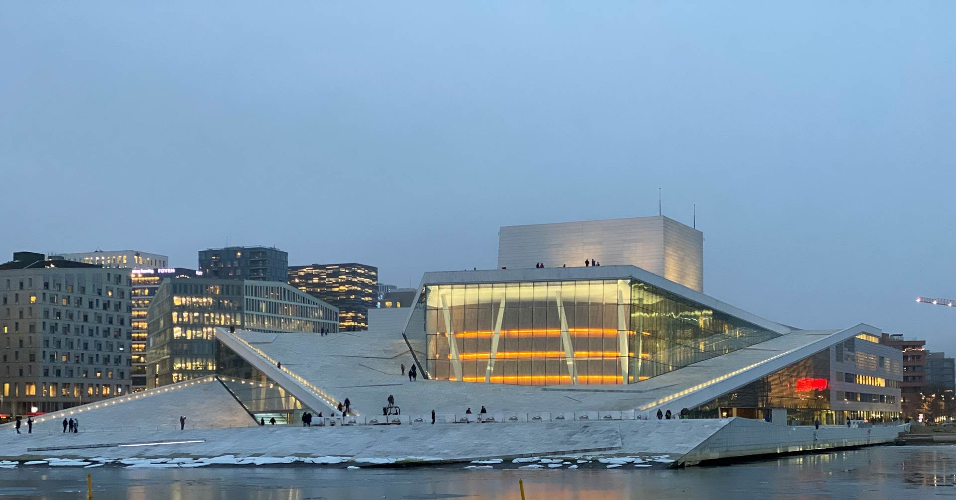 Thiết kế để sống với mùa đông: Kiến trúc Na Uy biến bóng tối thành liệu pháp ánh sáng