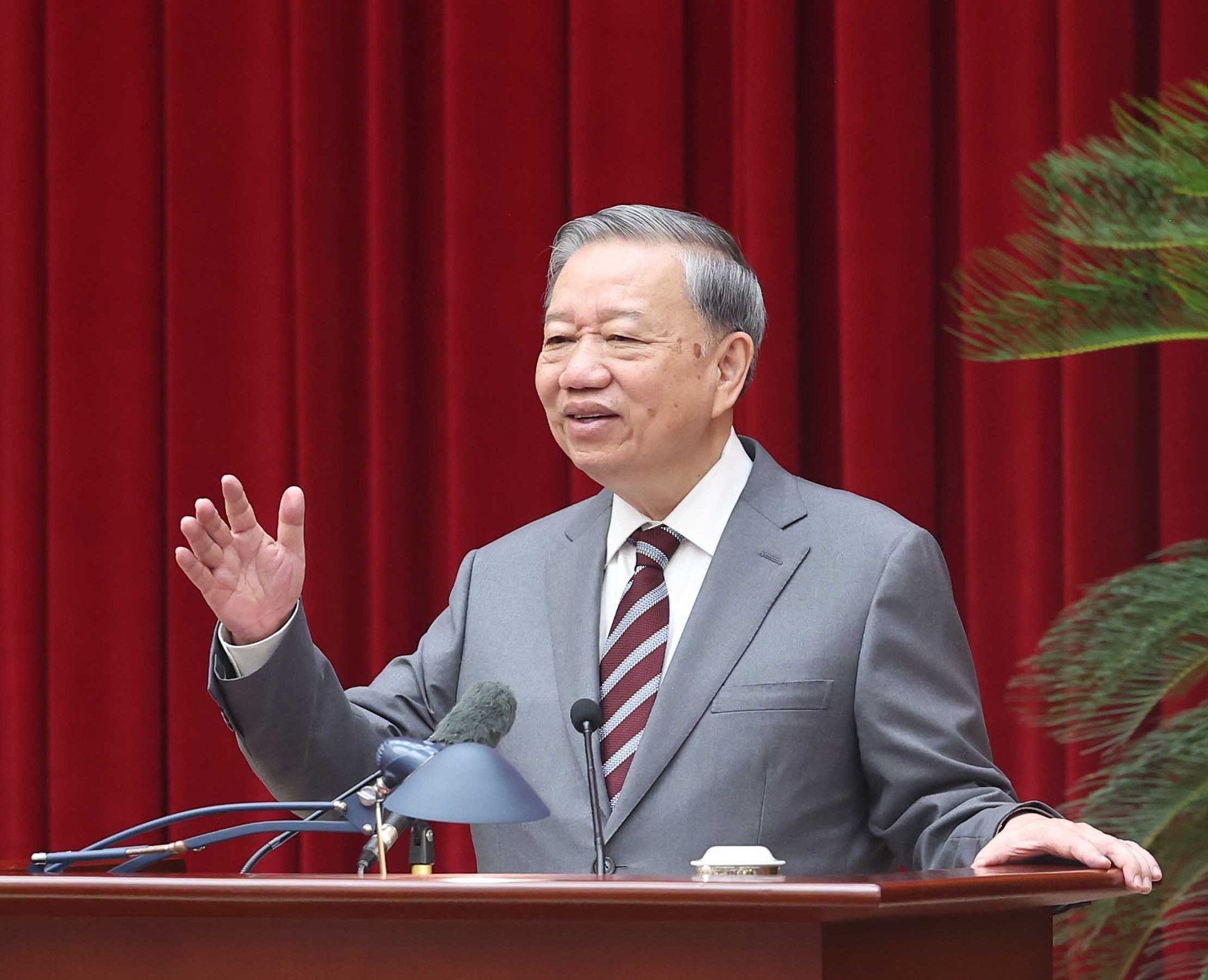 vna_potal_tong_bi_thu_to_lam_gap_mat_dai_bieu_tri_thuc_nha_khoa_hoc_van_nghe_sy__8193348.jpg