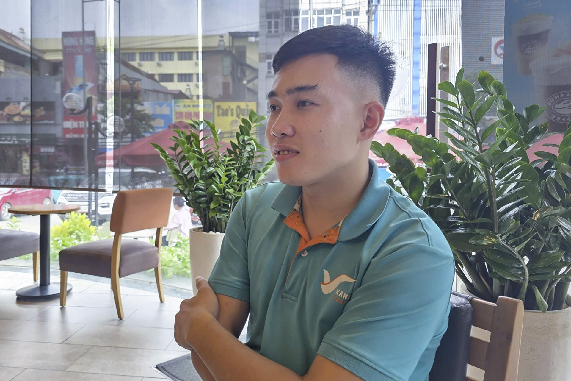 Vụ nhóm người chặn taxi, đuổi phụ nữ bế con nhỏ ra khỏi xe: Nam tài xế lên tiếng