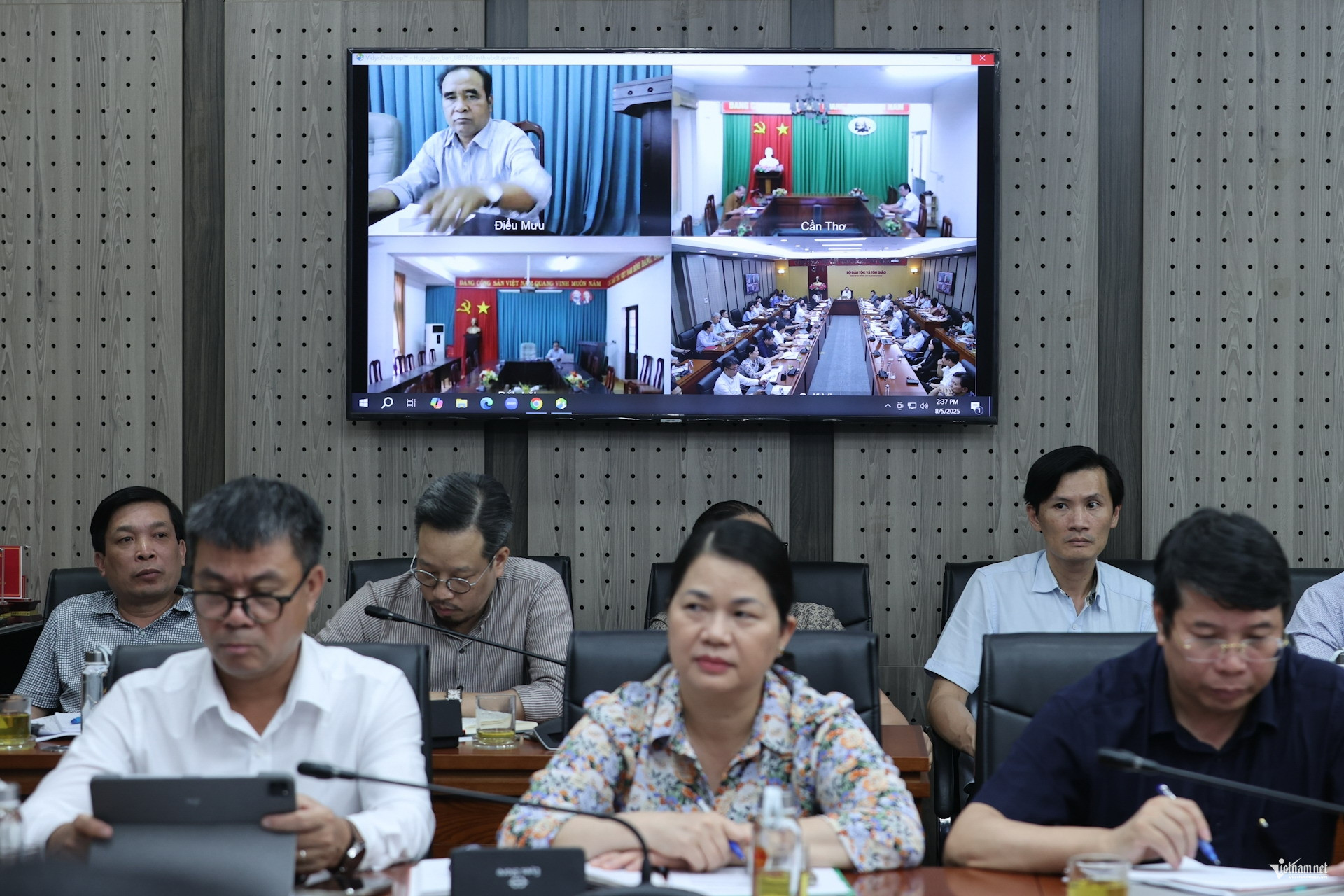 W-Hoi nghi truc tiep va truc tuyen.jpg