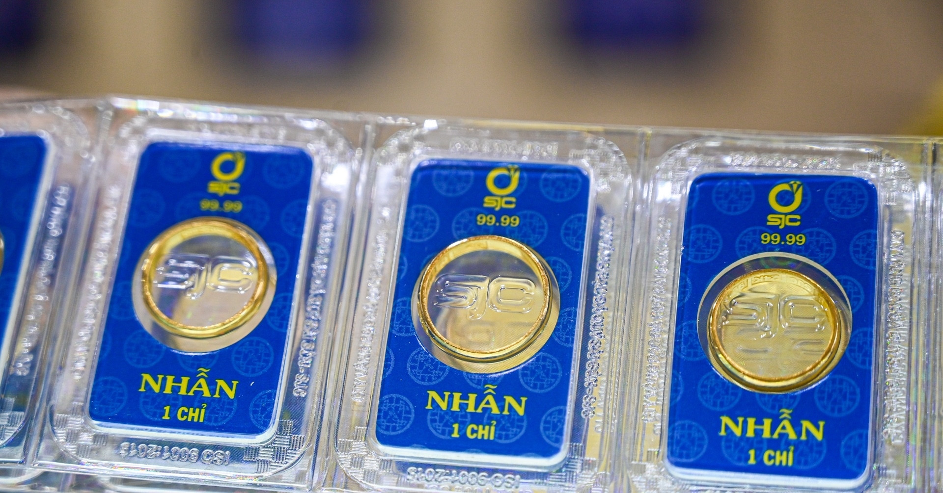 Giá vàng hôm nay 8/8/2025: Thế giới nóng rẫy, SJC liên tiếp phá đỉnh cao kỷ lục