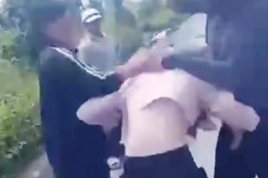 Bản tin trưa 7/8: Thiếu nữ 14 tuổi bị nhóm người nghi là hàng xóm đánh dã man