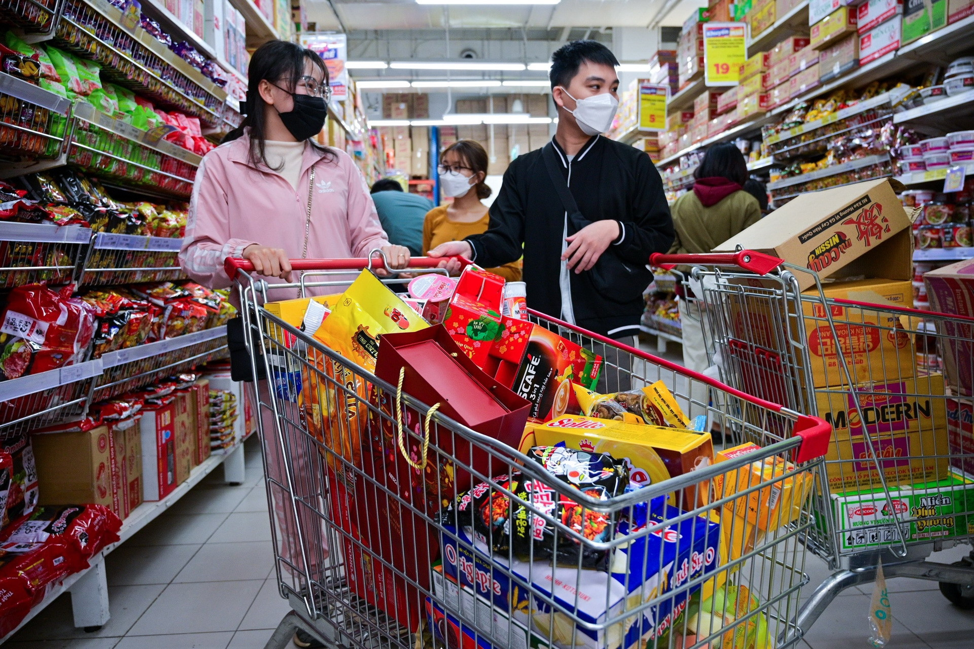 Áp đặt tiêu chuẩn 'tiêu dùng tiết kiệm' là thiếu khả thi