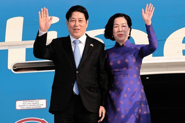 Chủ tịch nước Lương Cường và Phu nhân đến Angola