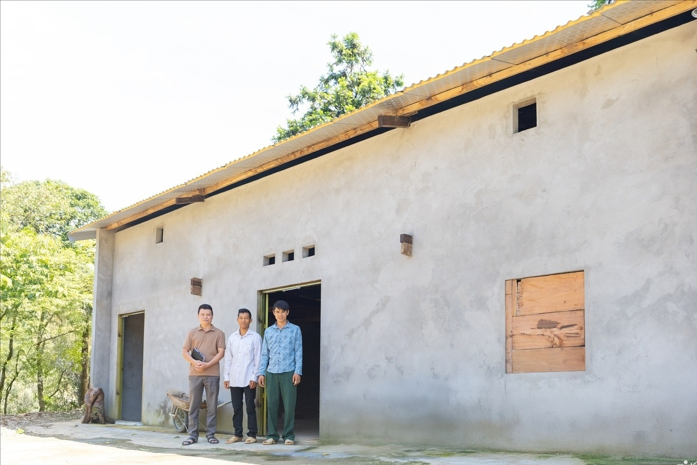 Dựng một căn nhà không chỉ cần gỗ, tôn mà còn cần những chính sách chạm vào cuộc sống