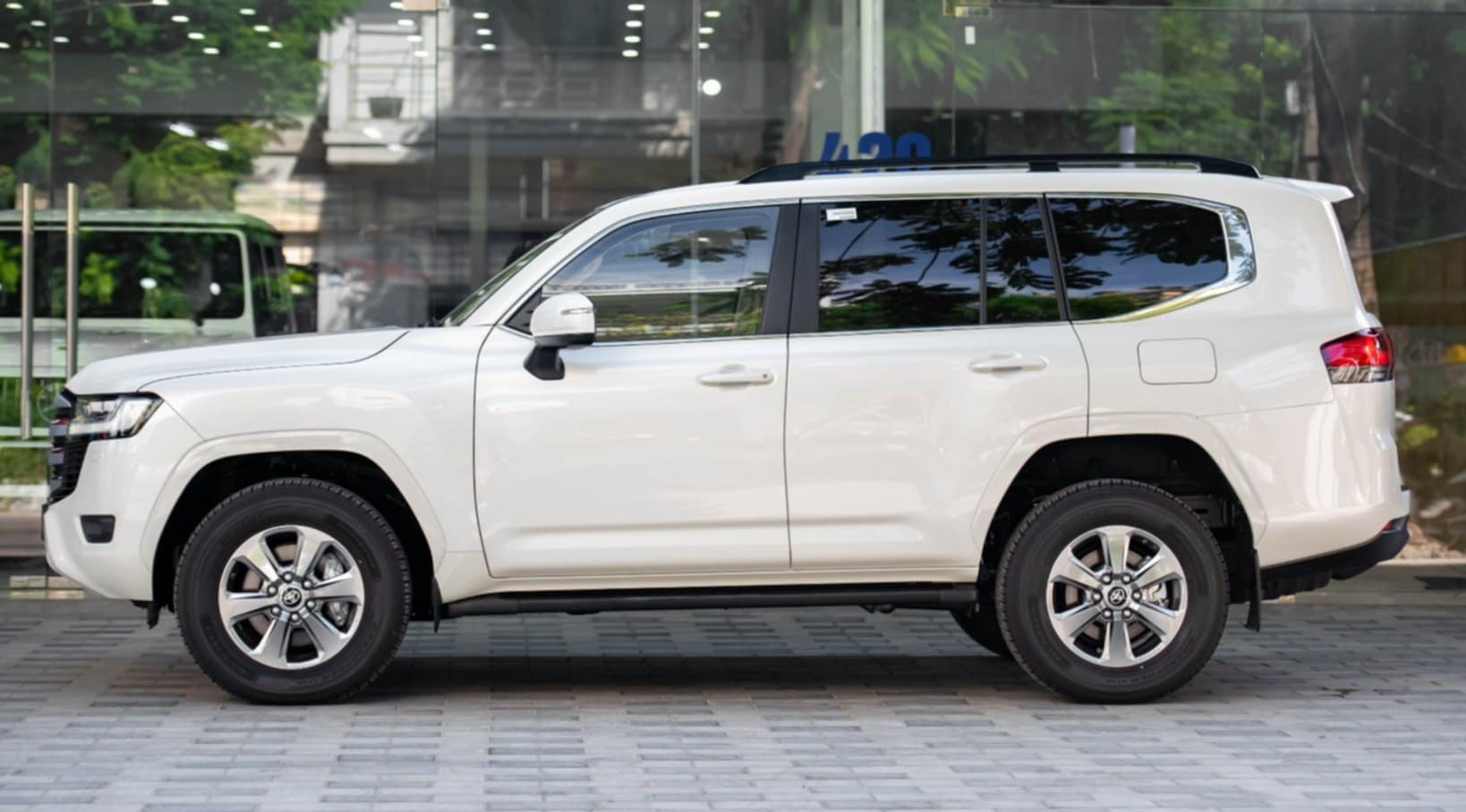 Land Cruiser LC300.jpeg