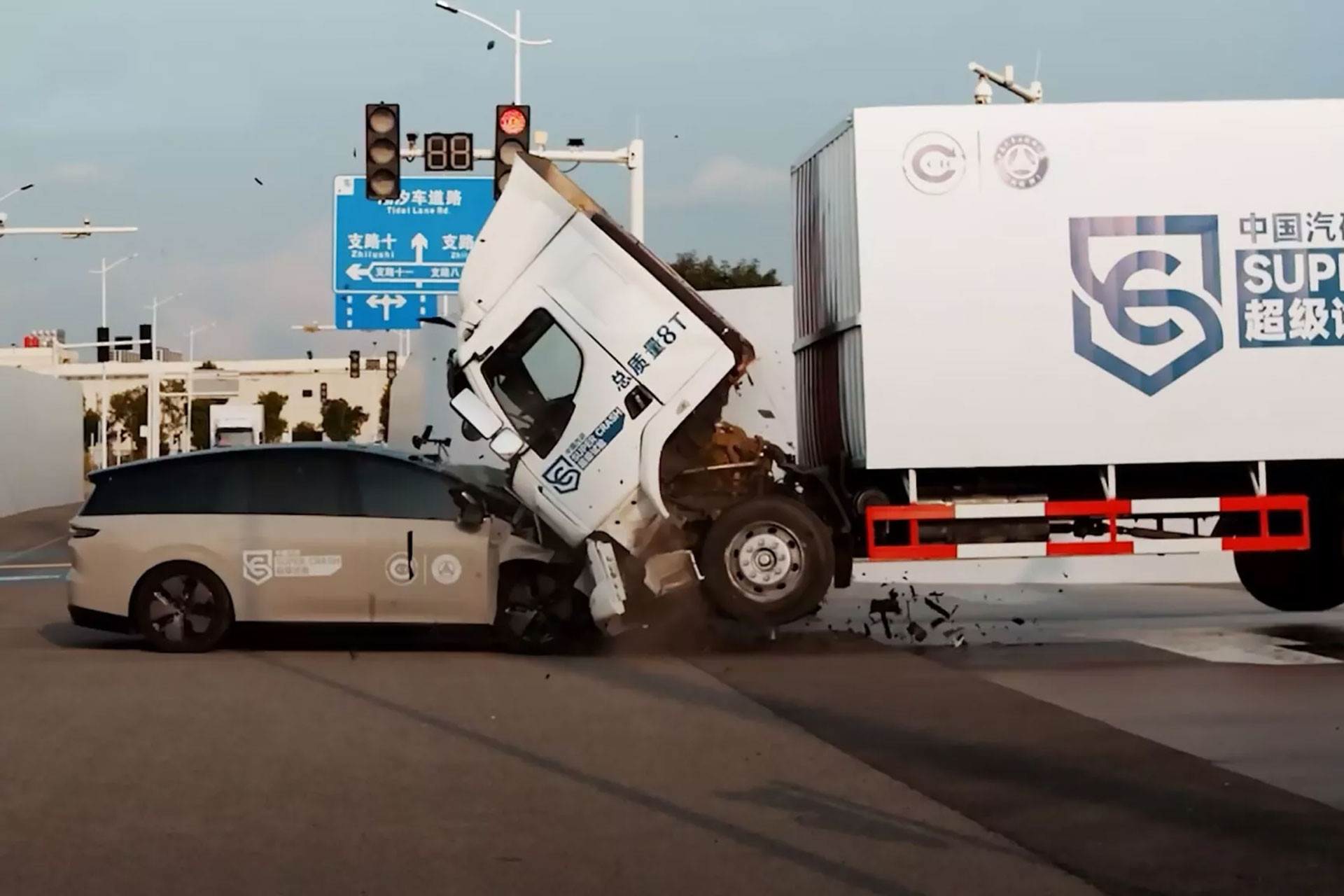 Li Auto i8 Crash Test 1 2048x1152.jpg
