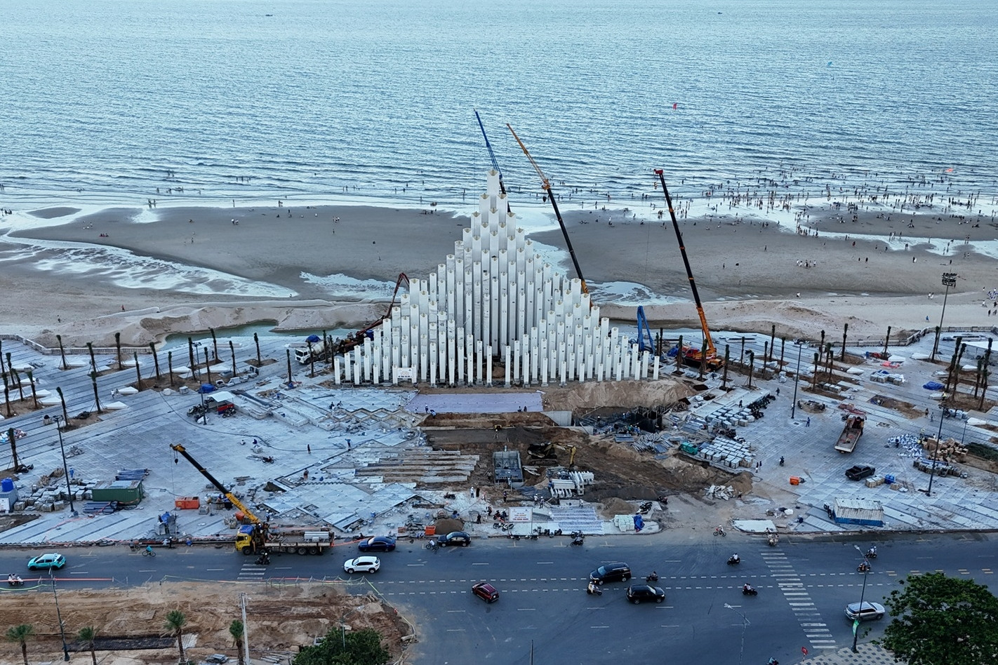Lộ diện quảng trường 'siêu hoành tráng' Bãi Sau TPHCM với 143 cột tháp cao vút