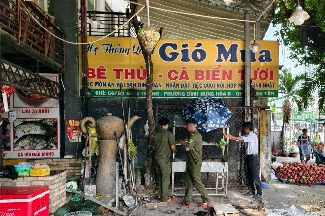 Phường đông dân ở TPHCM xử 'rát' lấn chiếm vỉa hè, bất ngờ tháo dỡ 50 công trình