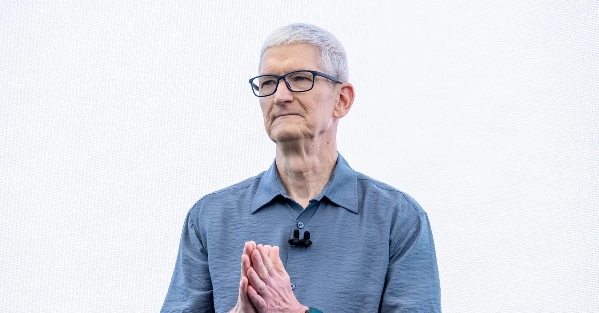 Tổng thống Trump dọa đánh thuế 100% với bán dẫn, Apple thoát hiểm