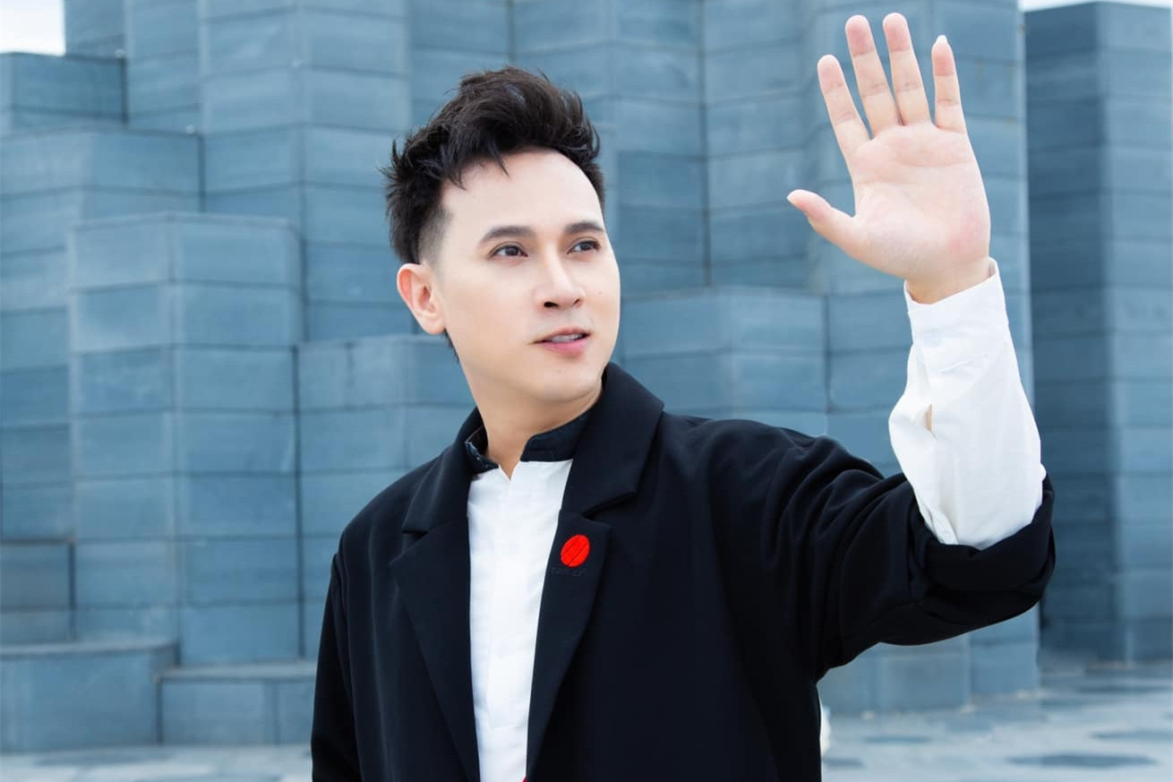 Tuổi 50 ca sĩ Nguyên Vũ: Lên chức viện phó, rất giàu nhưng không có vợ con