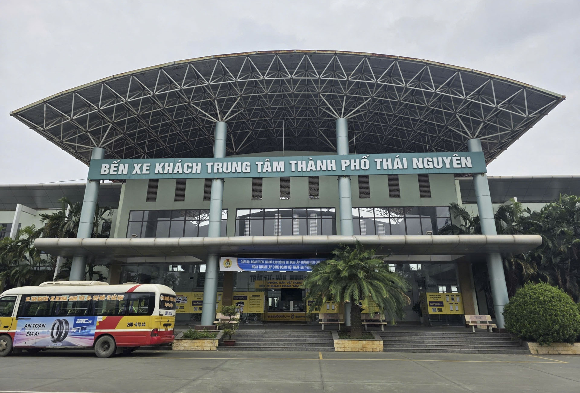 Vụ nhóm người chặn taxi, đuổi phụ nữ bế con ra khỏi xe: PGĐ Sở thông tin bất ngờ