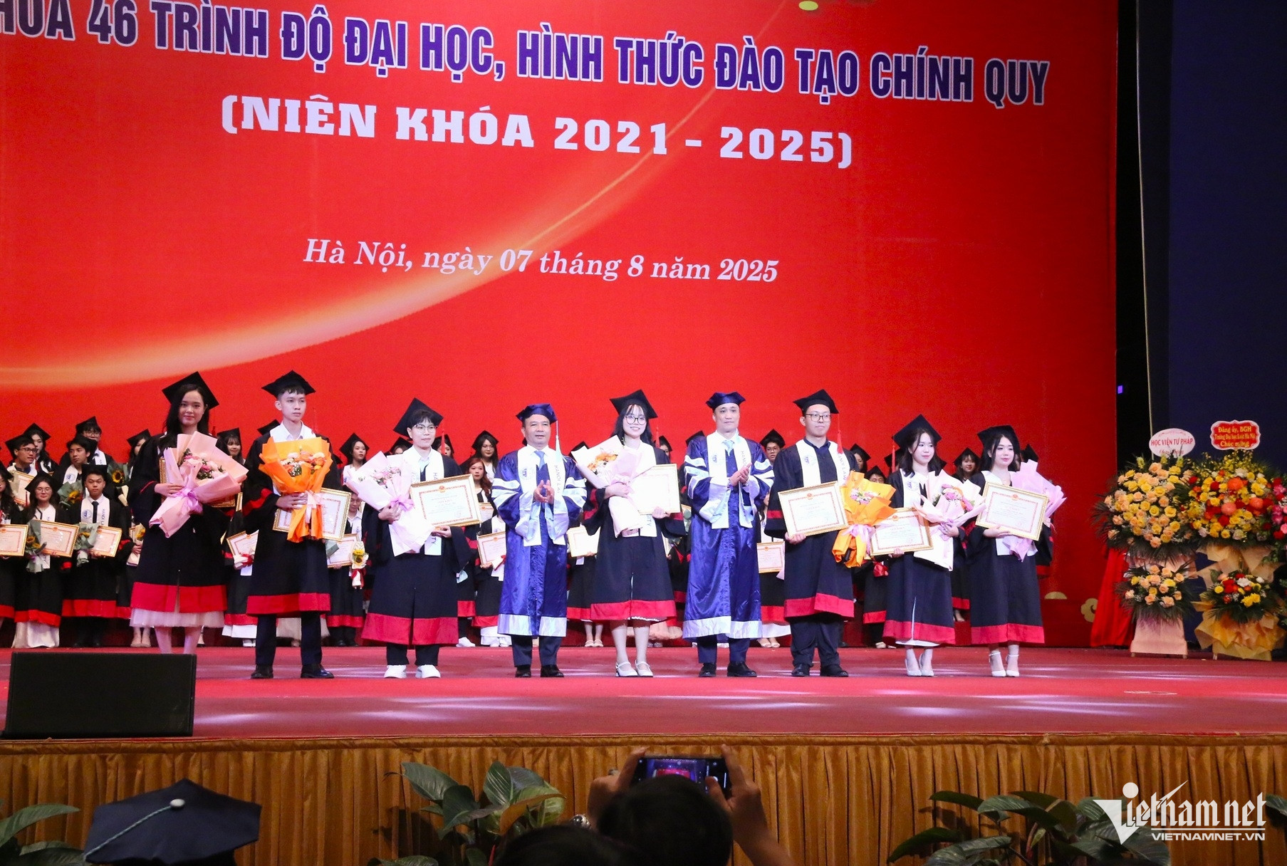 W-ĐH Luật Hà Nội.JPG.jpg