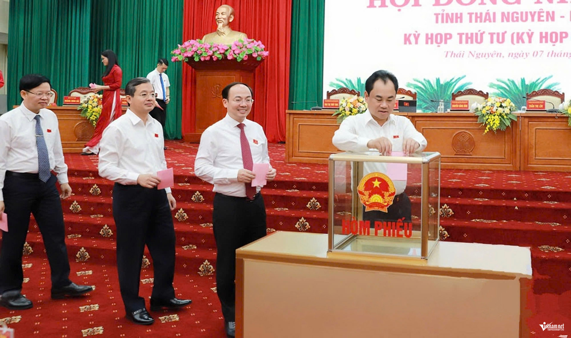 W-phó chủ tịch thái nguyên.JPG.jpg