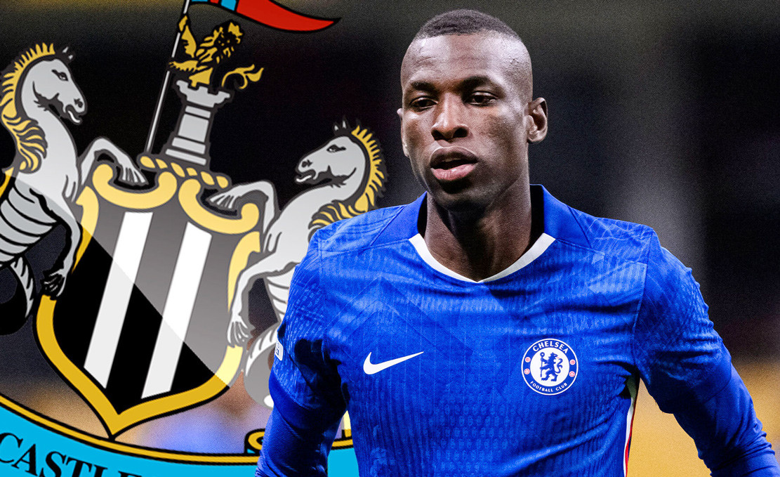 www_thesun_co_uk MM OFF PLATFORM JACKSON_aa0fd2.jpg