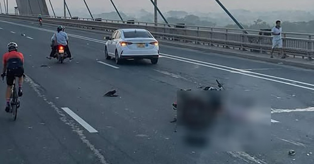 Người đàn ông tử vong cạnh mô tô phân khối lớn vỡ nhiều mảnh trên cầu Nhật Tân